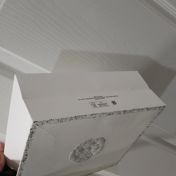 CHANEL Luxury Camellia Paper Shopping Bag – Authentic White & Black 8.5x7.5x3.5 - Picture 13 of 17